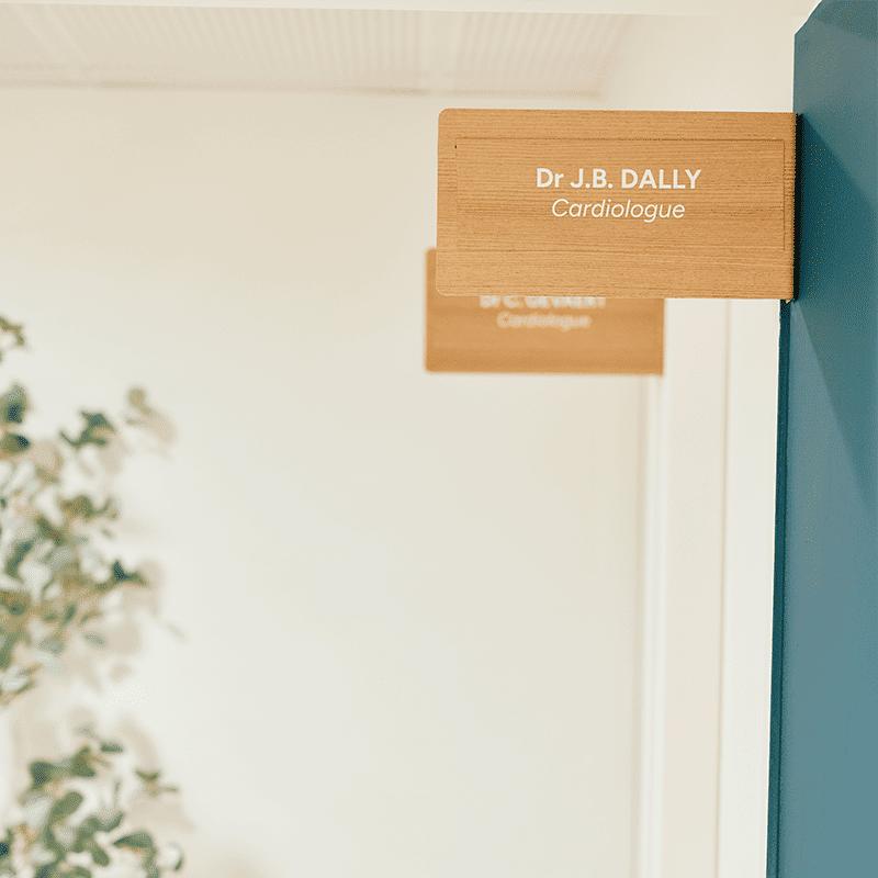 Détails plaques nominatives des médecins du cabinet médical